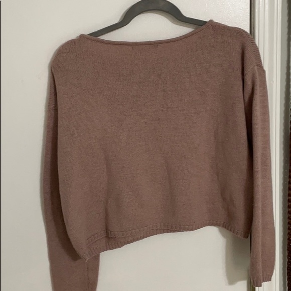 Brandy Melville Slightly Cropped Sweater - Picture 4 of 4